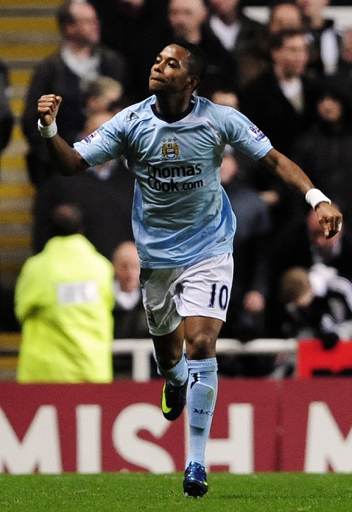 半场战报：罗马0-1那不勒斯，内雷斯反击单刀破门（半场快讯：那不勒斯1-0领先罗马，内雷斯反击单刀建功）