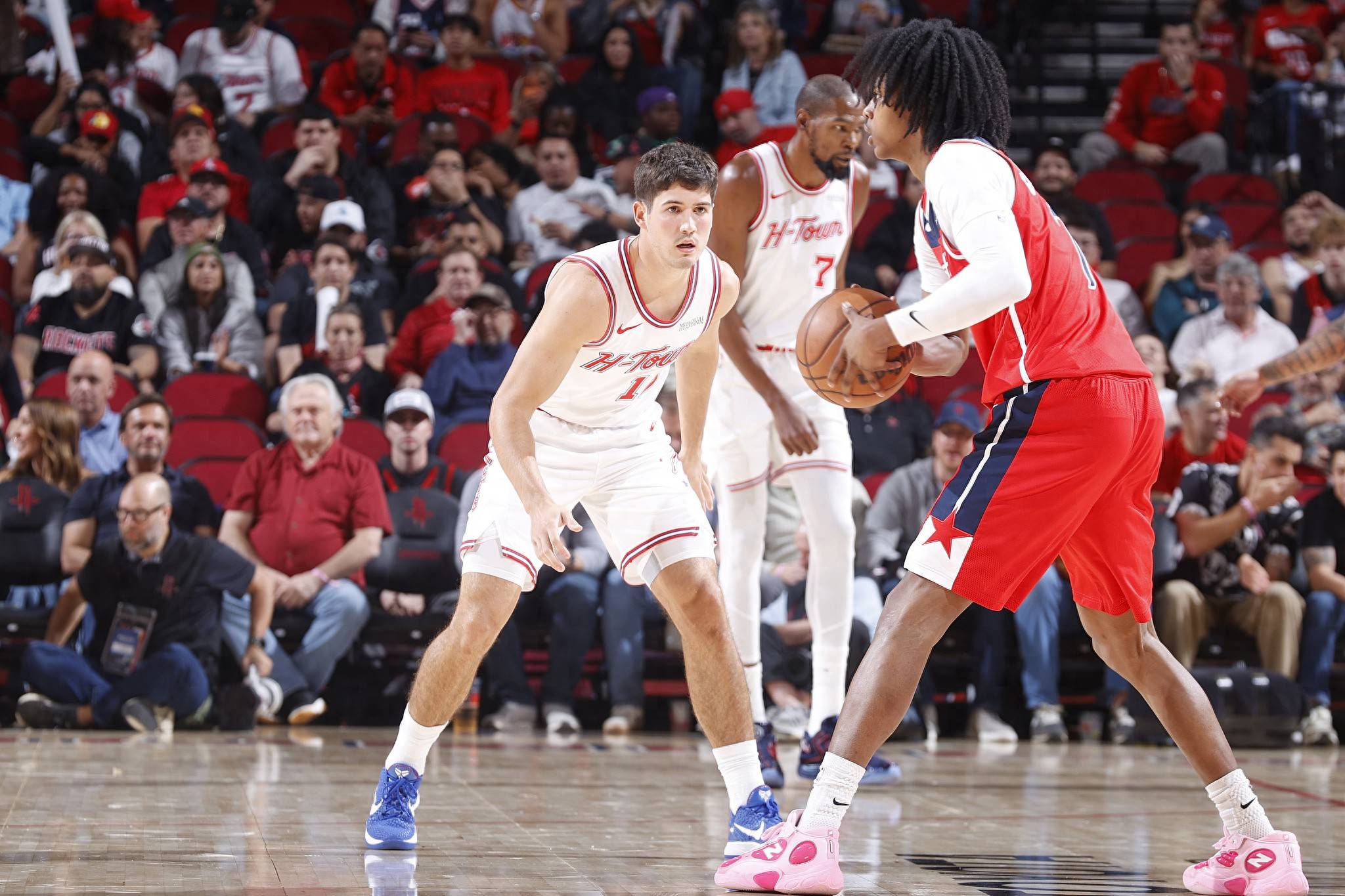 连下两城，格林伍德成马赛近15年首位欧冠客场梅开二度的球员（格林伍德欧冠客场双响，成马赛近15年首人）