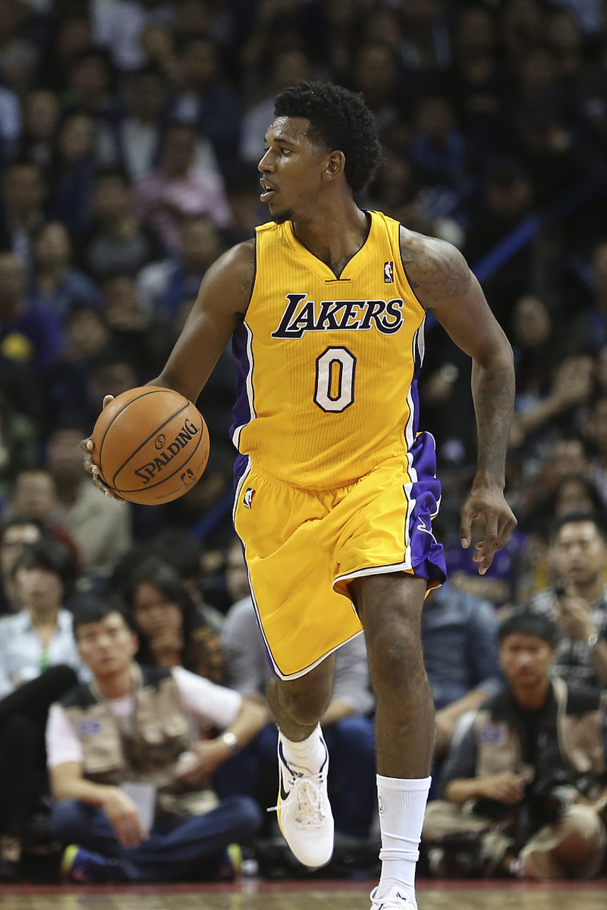 天妒英才，国米旧将范赫斯登转投西协甲后生涯第三度遭遇ACL受伤（命途多舛：前国米后卫范赫斯登转战西协甲后第三次前十字韧带重伤）