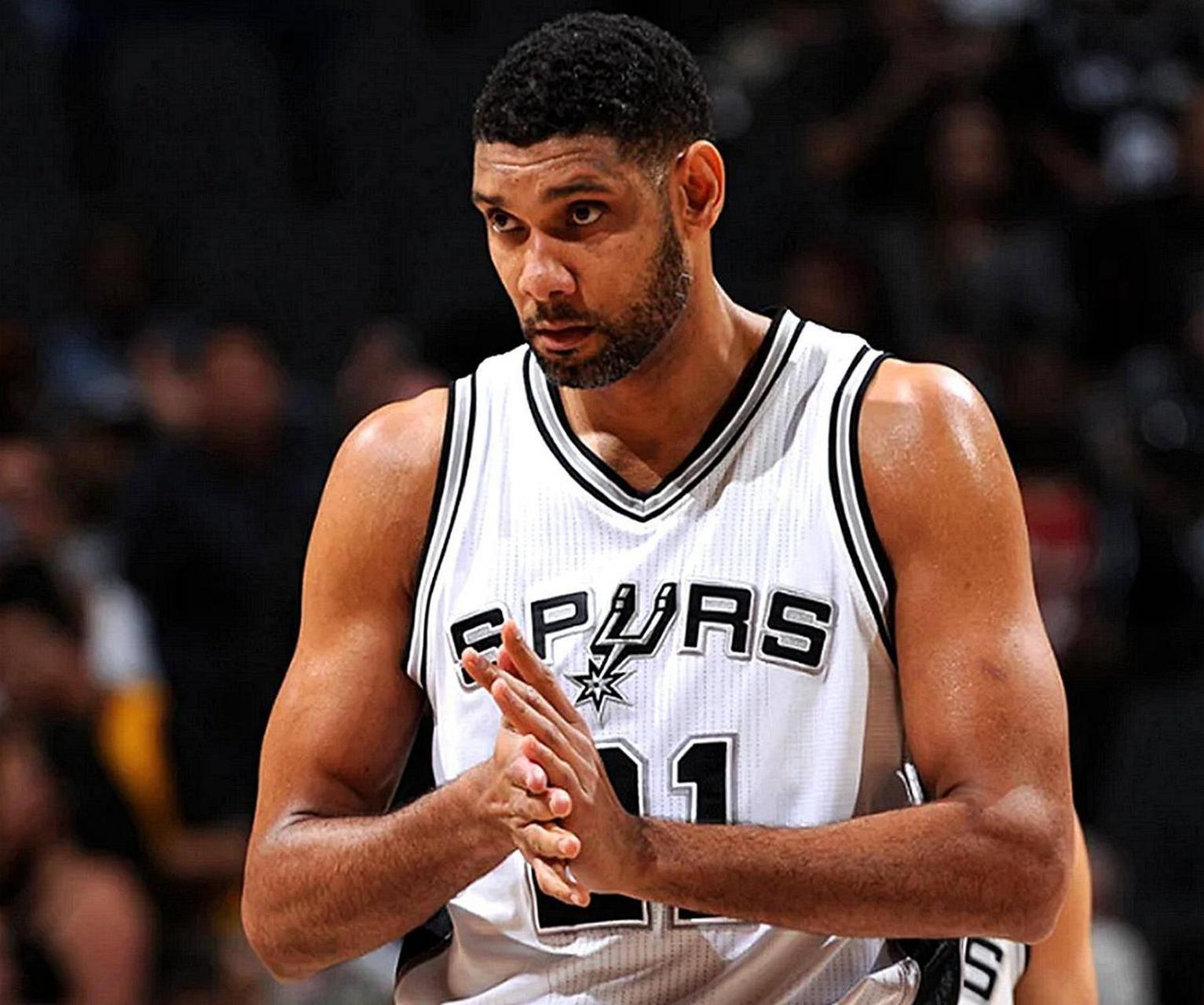 拜仁莱万多夫斯基连续两场梅开二度（拜仁锋霸莱万连场梅开二度）