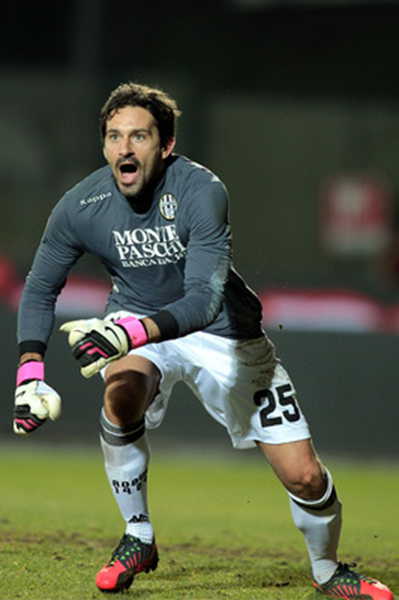 意媒：拜仁天才边锋利契纳或离队，尤文和米兰等队有意争夺（意媒称：拜仁天才边锋利契纳可能离队，尤文、米兰等队有意引进）