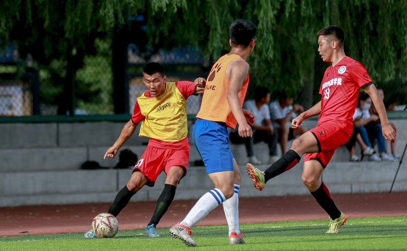 苏亚雷斯：我刚去巴萨时梅西的马黛茶泡得很“差劲”（苏亚雷斯：刚加盟巴萨时，梅西的马黛茶手艺不太行）