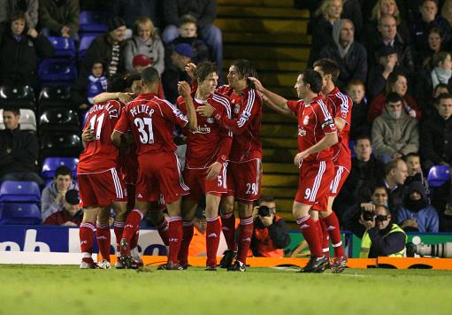 那不勒斯主场迎战尤文图斯，两队积分相近，那不勒斯伤兵满营，主场难胜尤文，可能战平。（意甲焦点：伤病缠身的那不勒斯主迎尤文，积分接近，平局更可期）