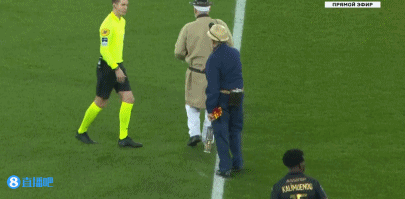 活塞客场大胜取得12连胜，终结对阵雄鹿五连败（活塞客场大捷豪取12连胜，结束此前对雄鹿的五连败）